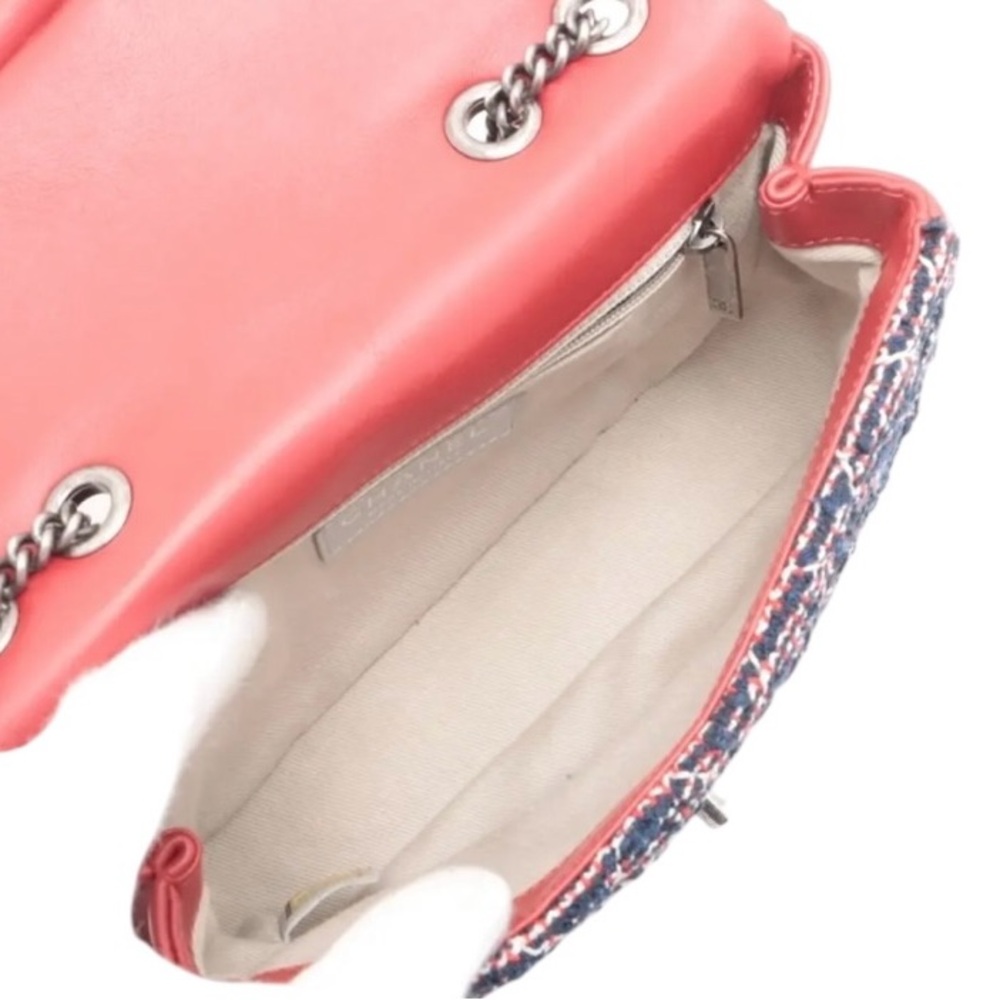 β¨ποΈ Chanel Tweed Quilted Mini Flap Bag - Picture 6 of 7